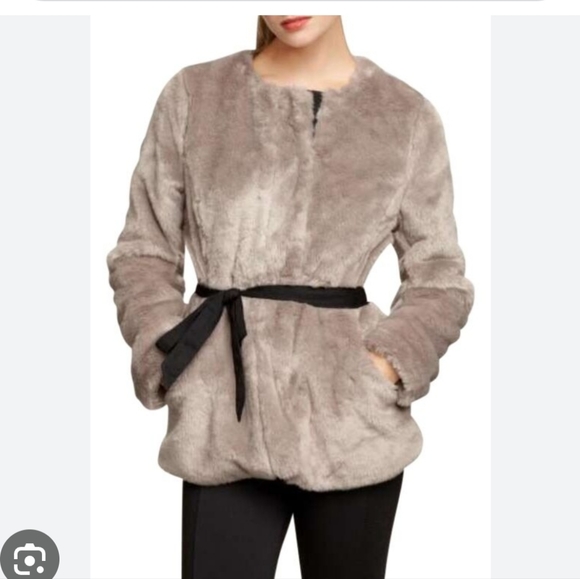 Gap Faux Plush Fur Short Coat size Medium - Picture 9 of 9